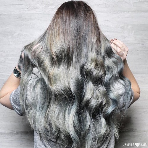 18 Ideas to Style a Grey Hair Look - Pretty Designs