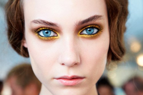 how-to-apply-gold-eyeshadow-for-blue-eyes