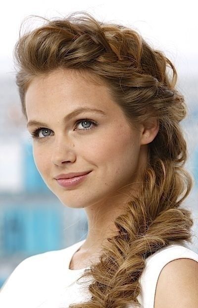 12 Bridesmaid Hairstyles For Your Next Wedding