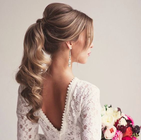 12 Bridesmaid Hairstyles For Your Next Wedding