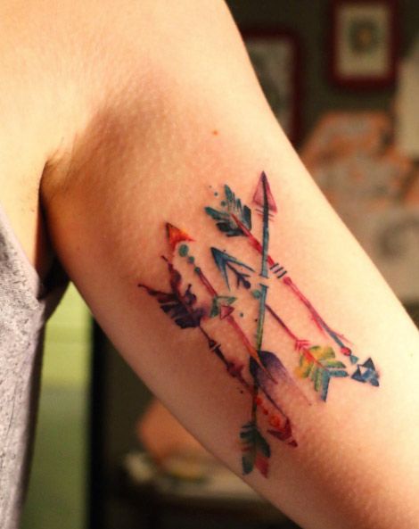 15 Arrow Tattoos That Are A Bullseye