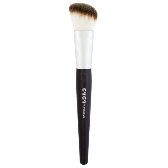 7 Makeup Brushes You Need In Your Collection