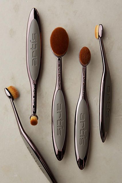 7 Reasons to Buy Oval Makeup Brushes