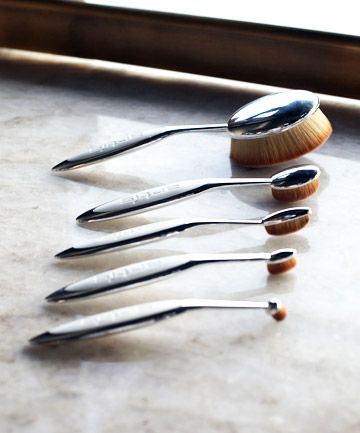 7 Reasons to Buy Oval Makeup Brushes