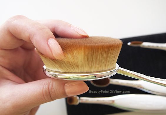 7 Reasons to Buy Oval Makeup Brushes