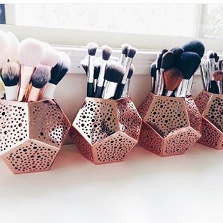 7 Tips For Cleaning Your Makeup Brushes