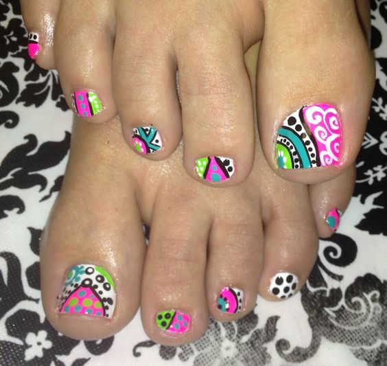 30 Really Cute Toe Nails for Summer - Pretty Designs