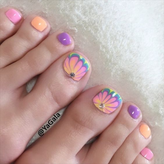 Water Marble Toe Nails via