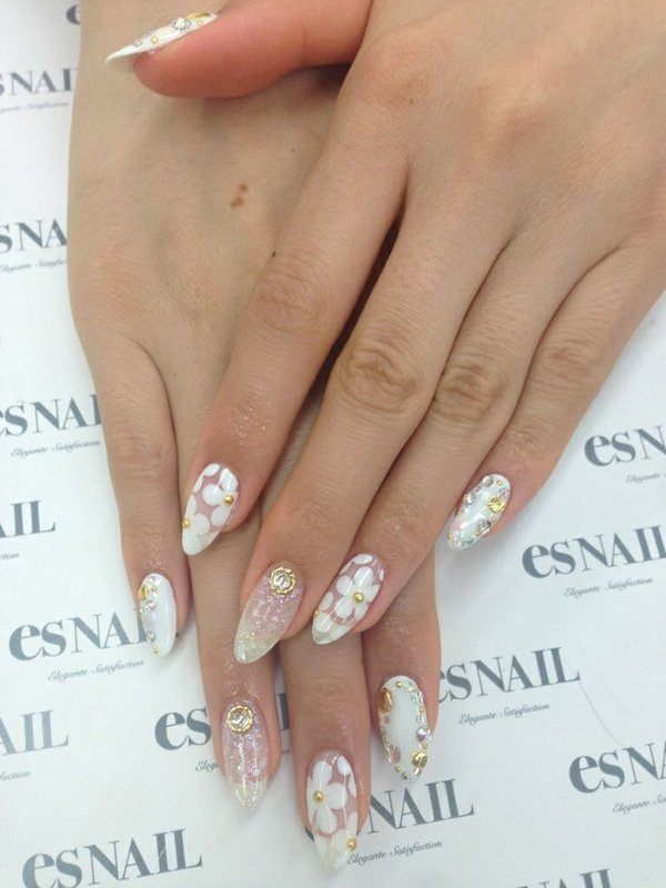 White Floral Nails via