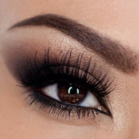 5 Tips to Fake Long, Thick Eyelashes (Without Falsies)