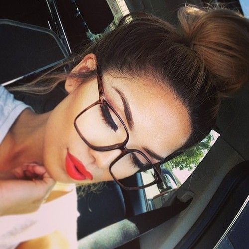 7 Makeup Tips For Women Who Wear Glasses