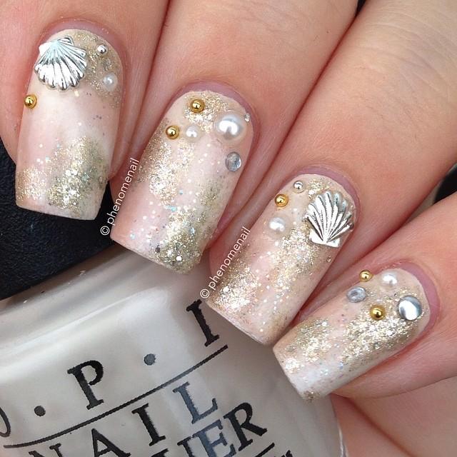 Beach Nails with Seashells via