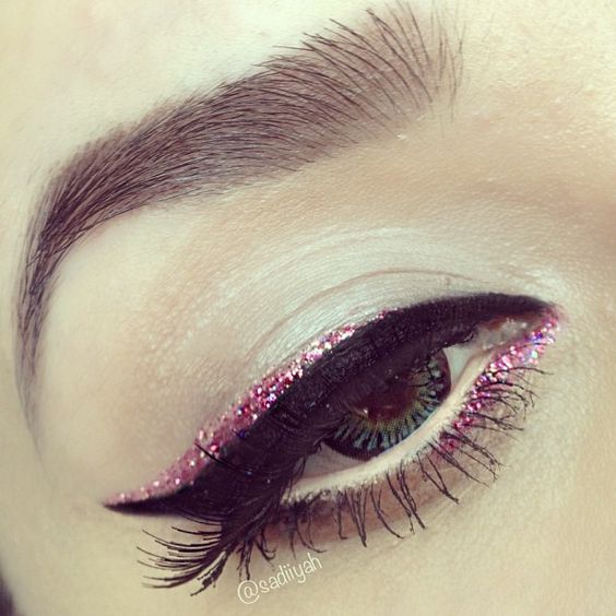 How to Wear Liquid Glitter Eyeliner