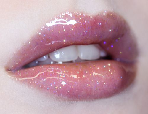 7 Tips for a Flawless Glossy Lip