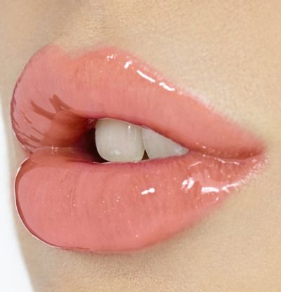 7 Tips for a Flawless Glossy Lip