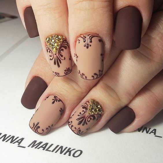 beige-nail-art via