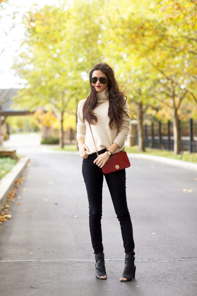 beige-turtleneck-and-black-skinny-pants via