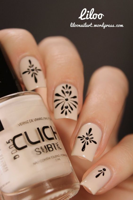 beige-and-black-nail-art via