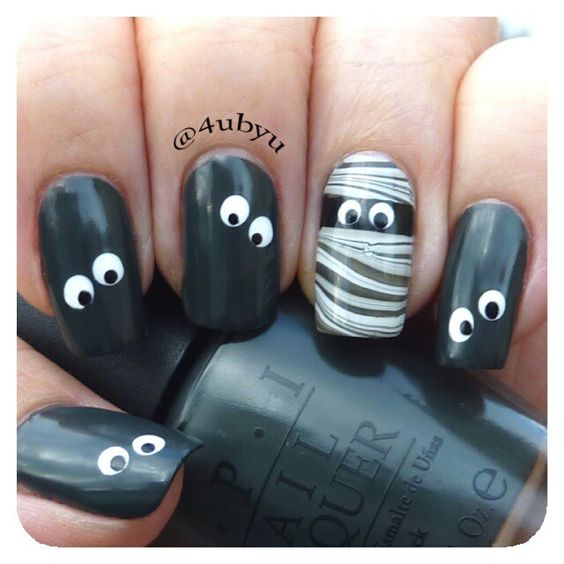 eye-halloween-nails via