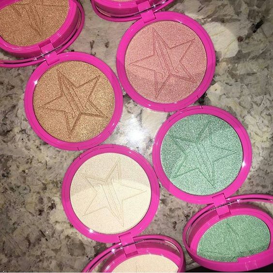 How to Rock Unique Highlighter Colors (Think Mint Green!) How to Rock Unique Highlighter Colors (Think Mint Green!)