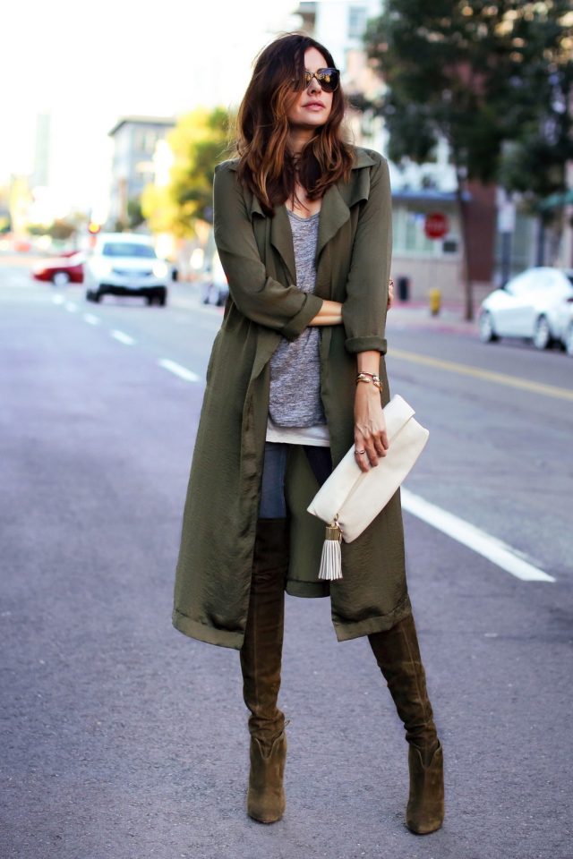 green-trench-coat-grey-t-shirt-and-skinny-jeans via