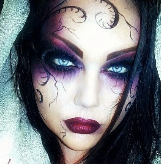 purple-gothic-eye-makeup via