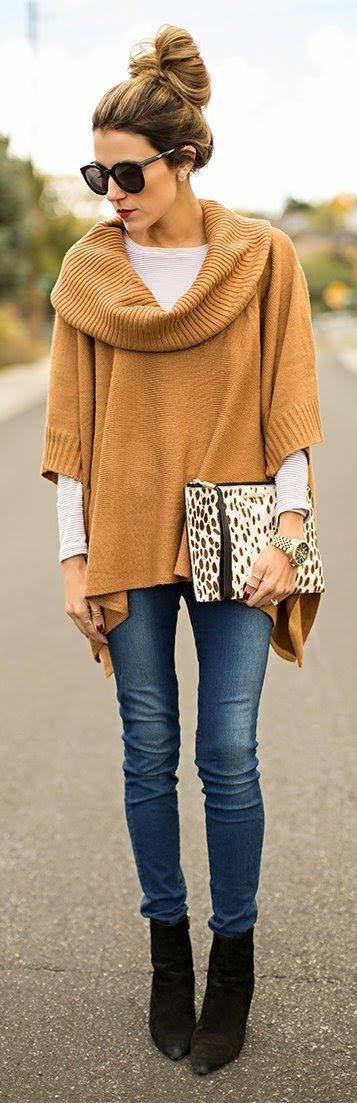 yellow-sweater-blue-jeans-and-leopard-handbag via