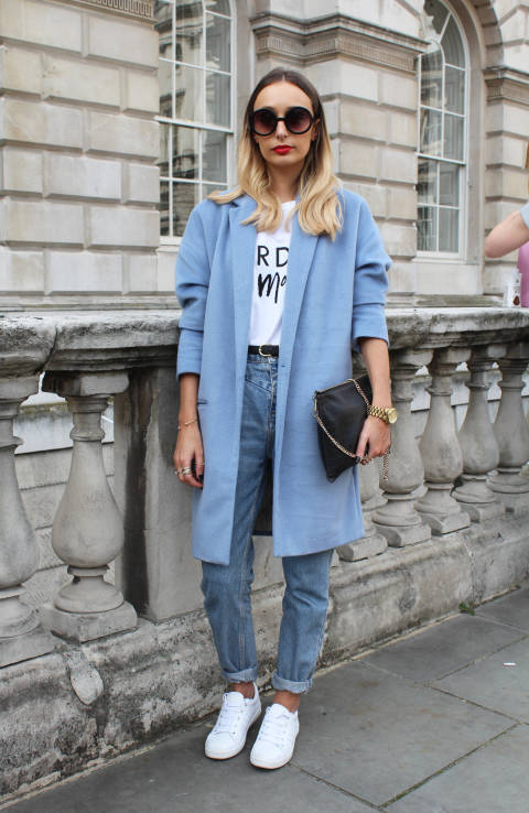 blue-coat-t-shirt-loose-jeans-and-white-sneakers via