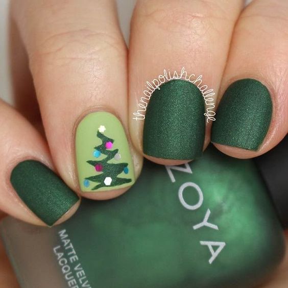 christmas-tree-nails via