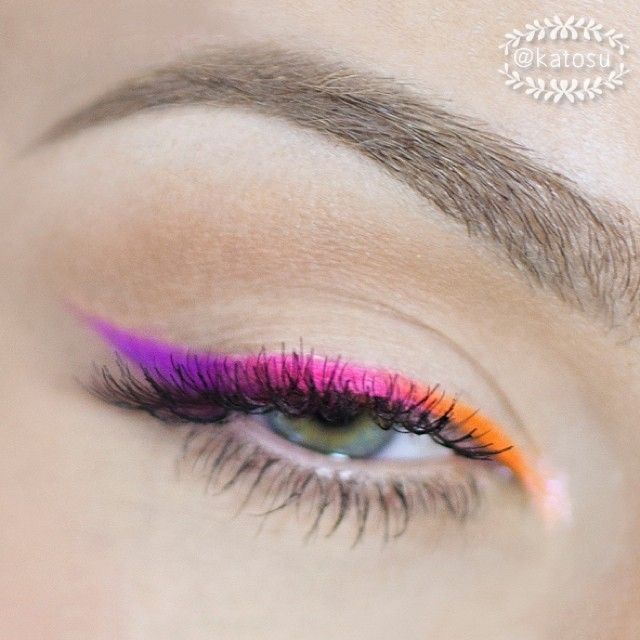 How to Apply Dramatic Colorful Eyeliner