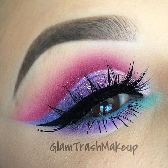 How to Apply Dramatic Colorful Eyeliner