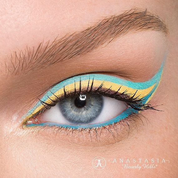 How to Apply Dramatic Colorful Eyeliner