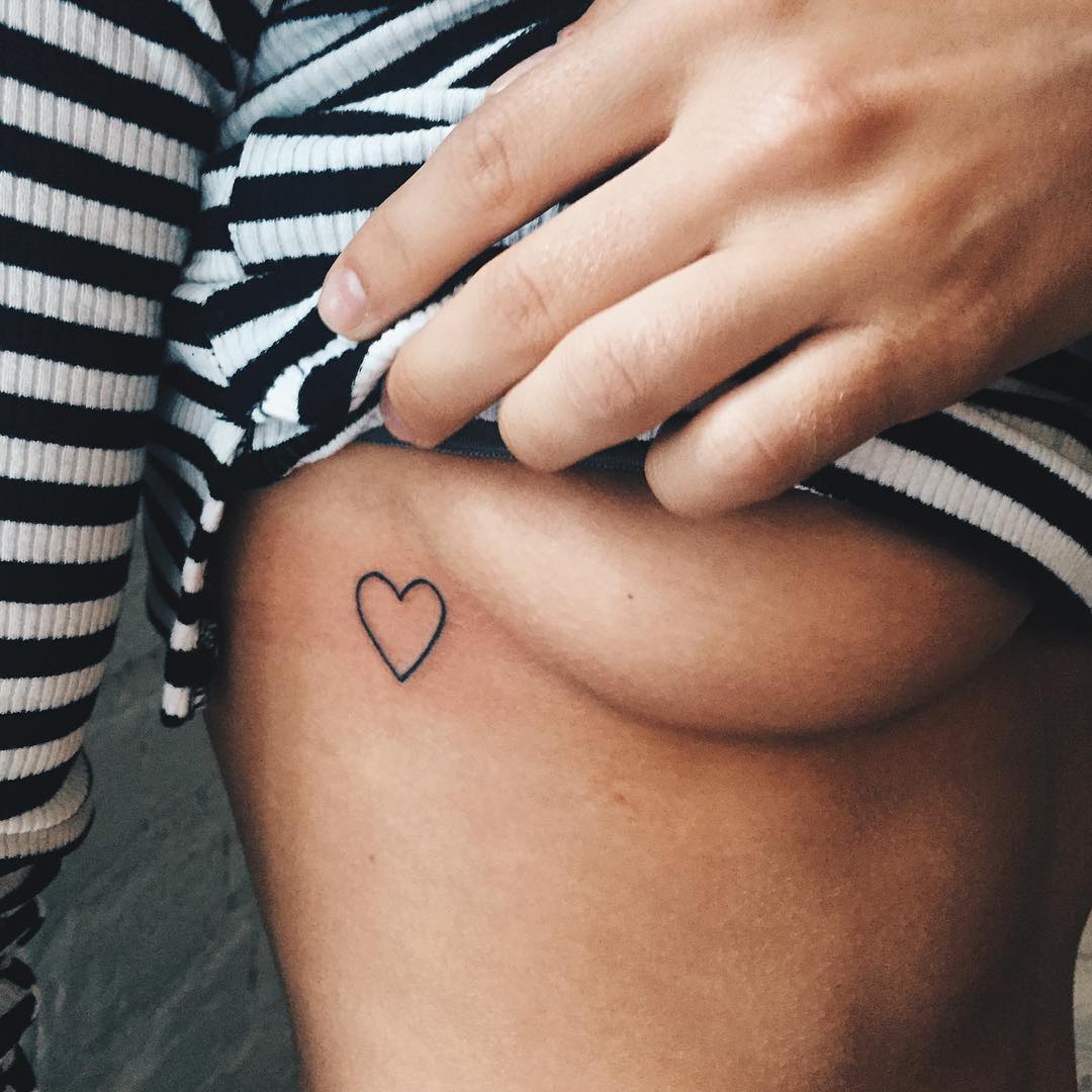 25 Cute Small Feminine Tattoos for Women - Tiny Meaningful Tattoos