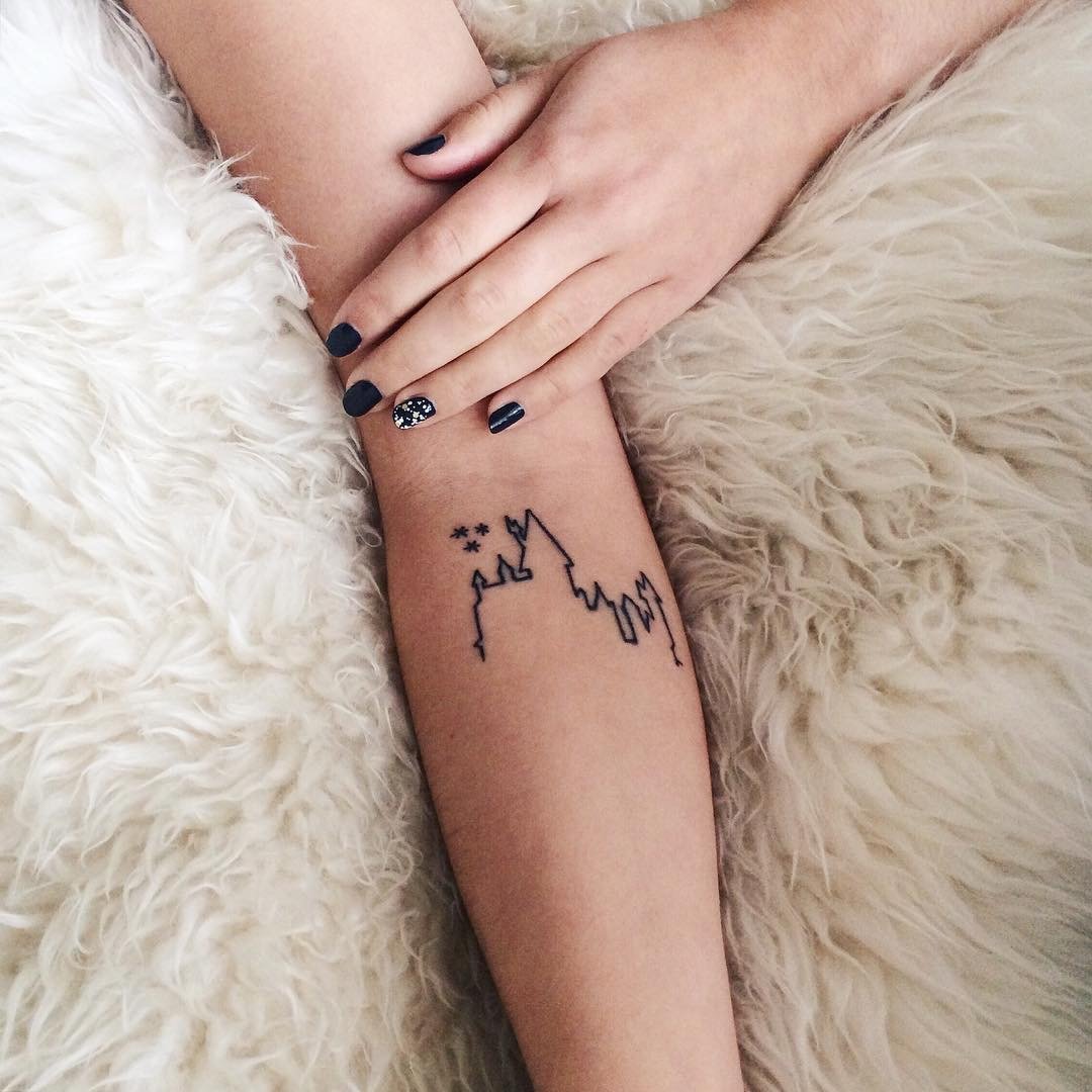 25 Cute Small Feminine Tattoos for Women - Tiny Meaningful Tattoos