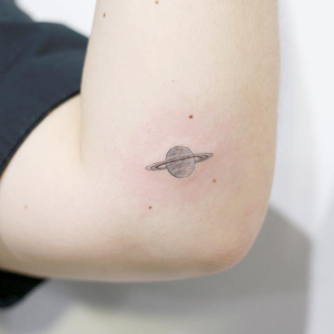 25 Cute Small Feminine Tattoos for Women 2021 - Tiny Meaningful Tattoos