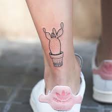 25 Cute Small Feminine Tattoos for Women - Tiny Meaningful Tattoos