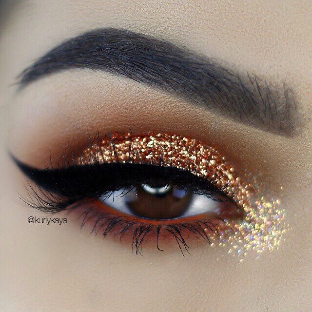 A Collection of 40 Best Glitter Makeup Tutorials and Ideas 