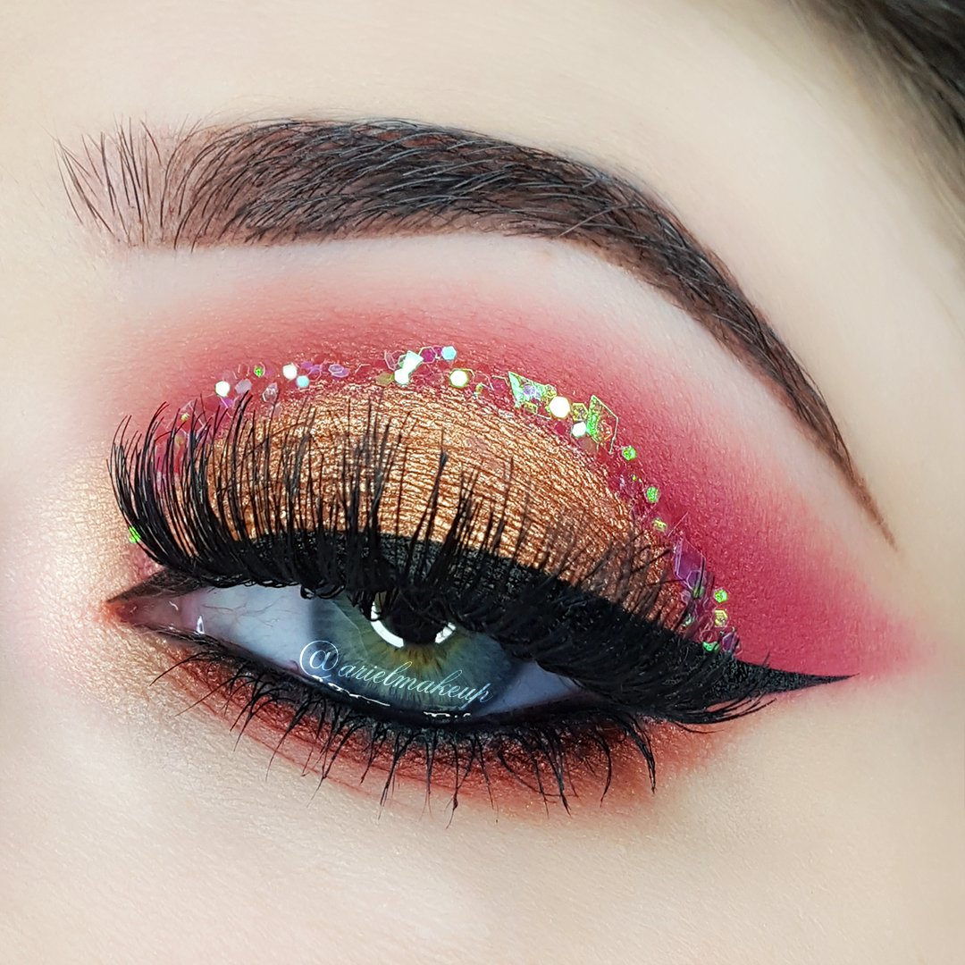 A Collection of 40 Best Glitter Makeup Tutorials and Ideas 