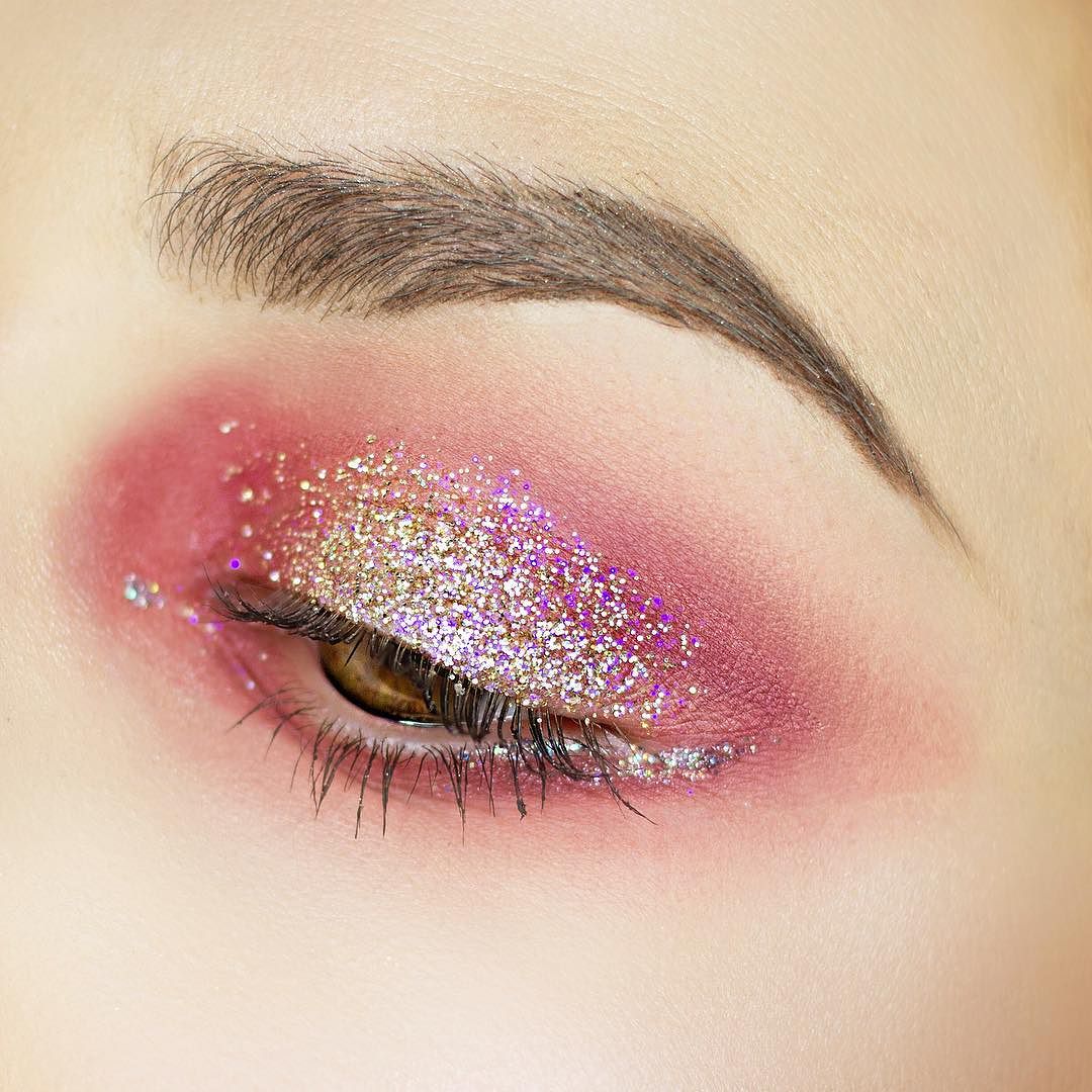 A Collection of 40 Best Glitter Makeup Tutorials and Ideas 