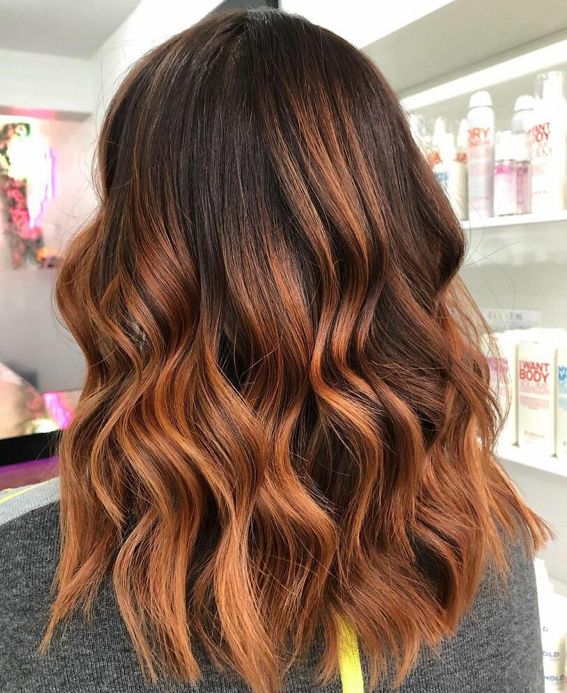 highlighted balayage medium hairstyle 2022
