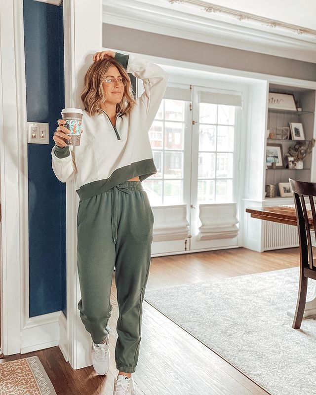 How to Wear Sweatpants -15 Trendy Sweatpant Outfits Ideas for Women