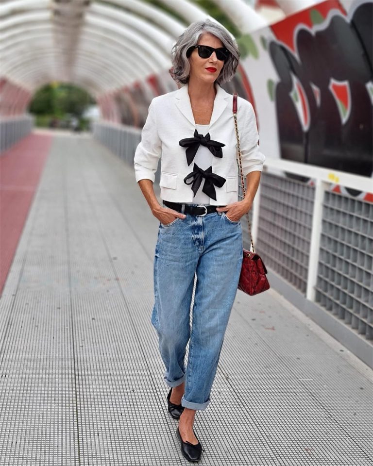 25 Casual Outfit Ideas for Women Over 60 - Pretty Designs