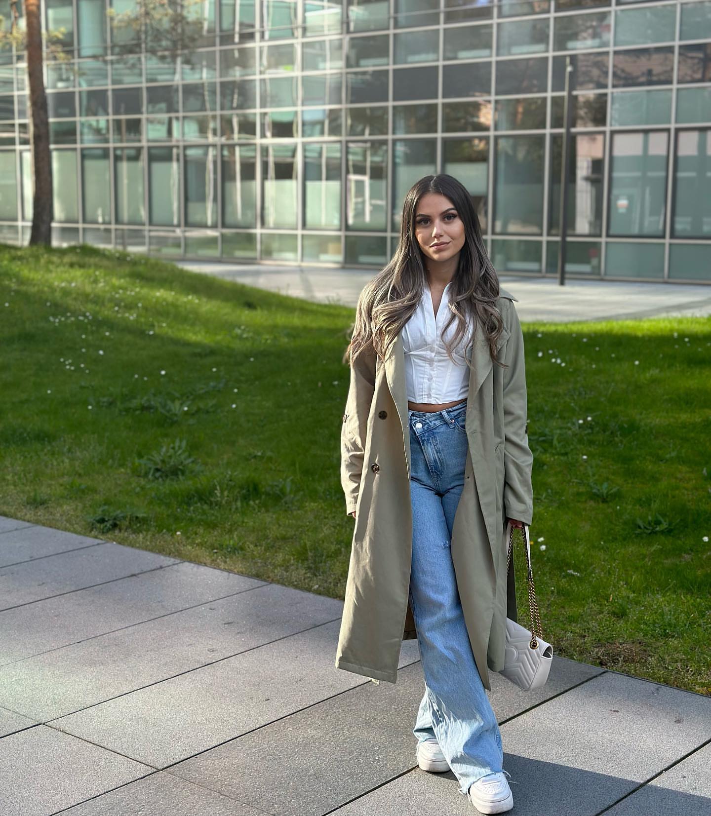 what to wear with mom jeans 2