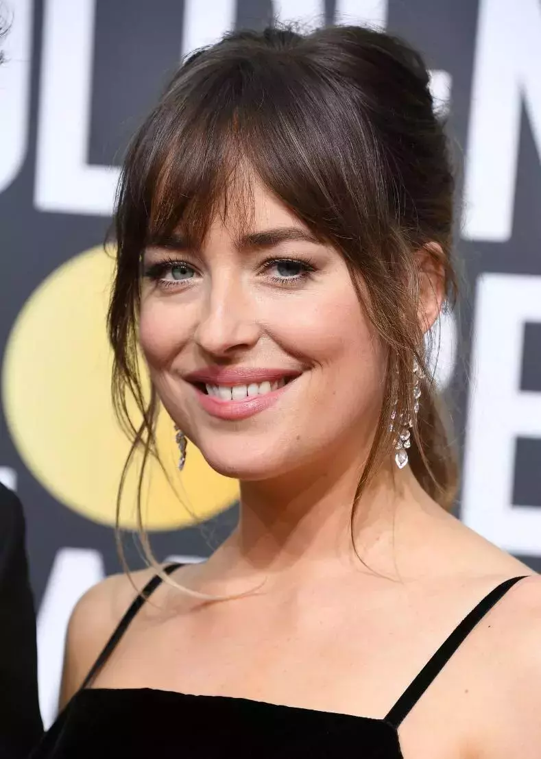 Easy Solutions for Oily Skin and Bangs Easy Solutions for Oily Skin and Bangs